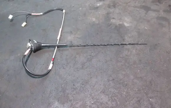 Toyota RAV 4 (XA20) Radio antenna 