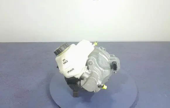 Skoda Octavia 985 Master brake cylinder 5WB614105BB