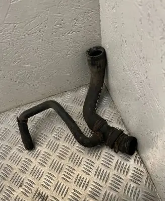 Engine coolant pipe/hose
