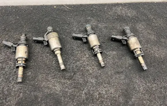 Volkswagen PASSAT CC Fuel injector 06A906036G