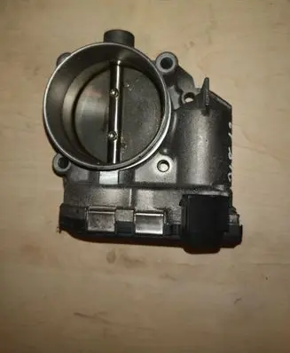 Volvo V70 Throttle valve 30711552 A24812