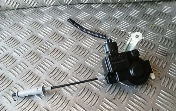 Lexus CT 200H Fuel tank cap lock PBTM15GF5
