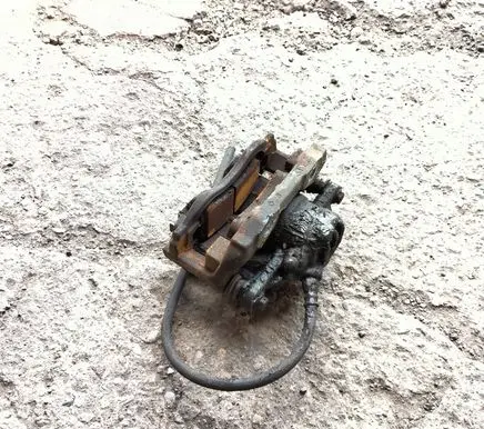 Front brake caliper