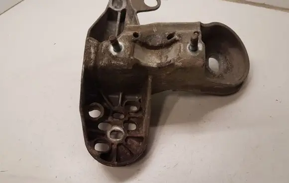 Audi A6 S6 C6 4F Engine mounting bracket 8E0199351