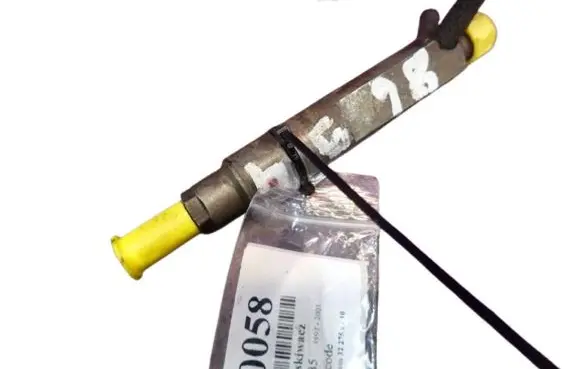 Audi A4 S4 B5 8D Fuel injector 028130202J