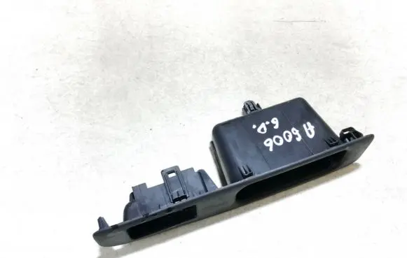 Nissan Qashqai Front door window switch trim 