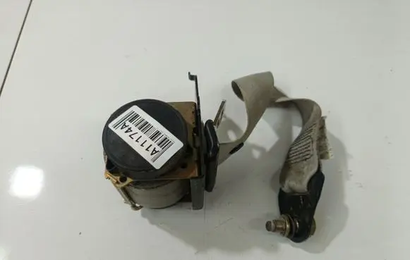 Nissan Primera Rear seatbelt 
