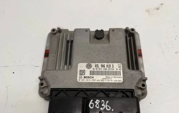 Volkswagen Touran II Engine control unit/module 03L906018D