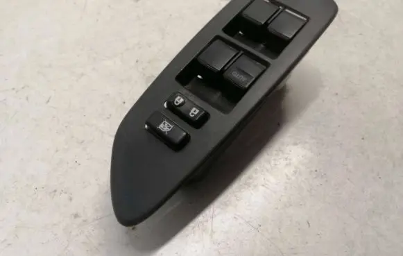 Toyota Auris 150 Electric window control switch 7423202550 9241E77