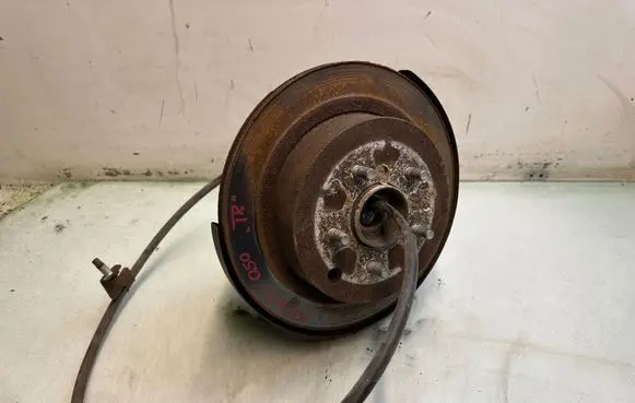 Infiniti Q50 Rear wheel hub spindle/knuckle 9889