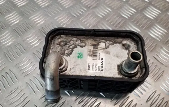 Volvo V70 Oil filter mounting bracket 8677973