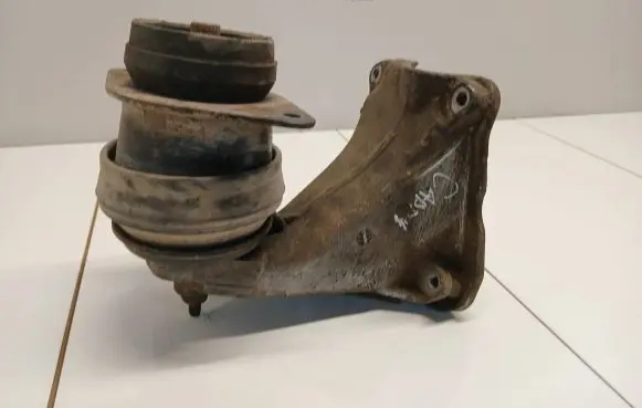 Volkswagen Caddy Engine mount bracket 1h0199354a