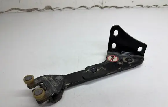 Peugeot Expert Sliding door lower roller guide/hinge 98080758 93D997969M1