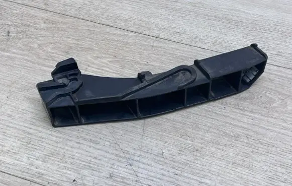 Front bumper mounting bracket