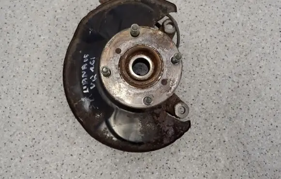 Suzuki Liana Front wheel hub spindle knuckle 