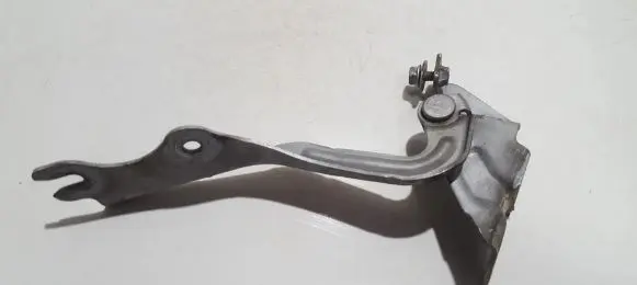 Engine bonnet/hood hinges
