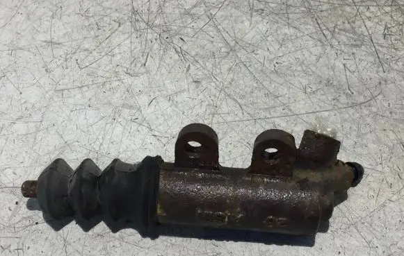 Toyota Auris E180 Clutch slave cylinder 