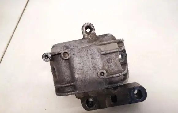 Volkswagen PASSAT B6 Engine mount bracket 1k0199262p