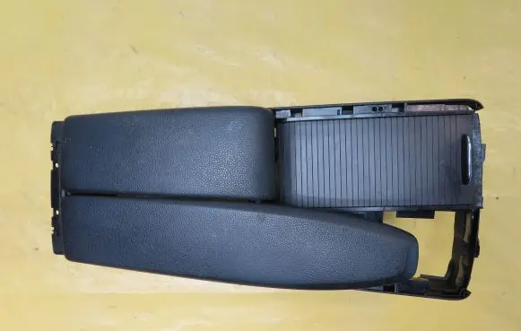 Mercedes-Benz C W204 Armrest A2046801339