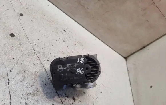 Audi A6 S6 C5 4B Throttle valve 06B133062M