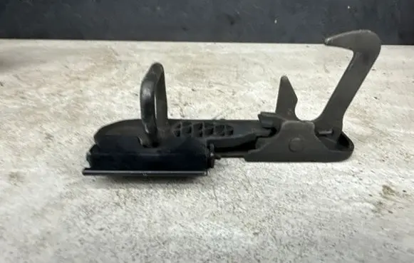 Volkswagen Golf V Engine bonnet/hood lock/latch loop/hook