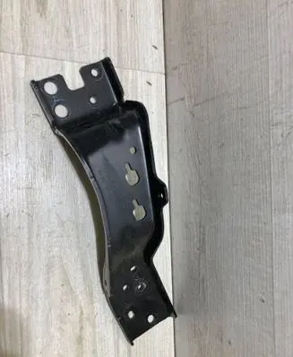 BMW 1 F70 Radiator mount bracket 8737259