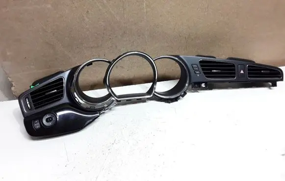 KIA Ceed Dash center air vent grill 84832A2000 97410A2000 84790A2150