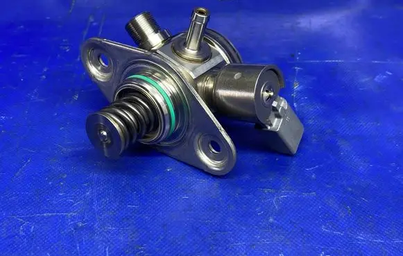 Mercedes-Benz A W176 Fuel injection high pressure pump A2700700501