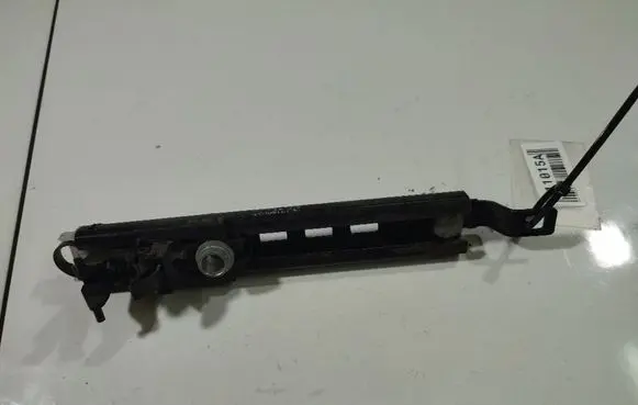 Opel Astra H Seat belt adjustment rail 13166032