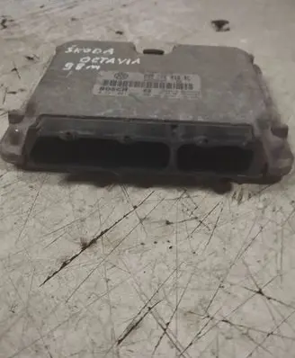 Skoda Octavia Mk1 (1U) Engine control unit/module 038906018BC 28SA3489 0281001755