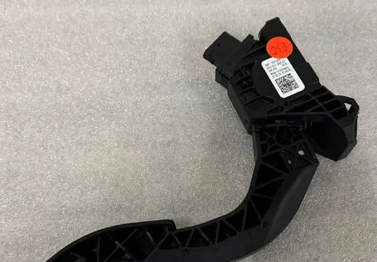 Audi Q7 4M Accelerator throttle pedal 8W1723523