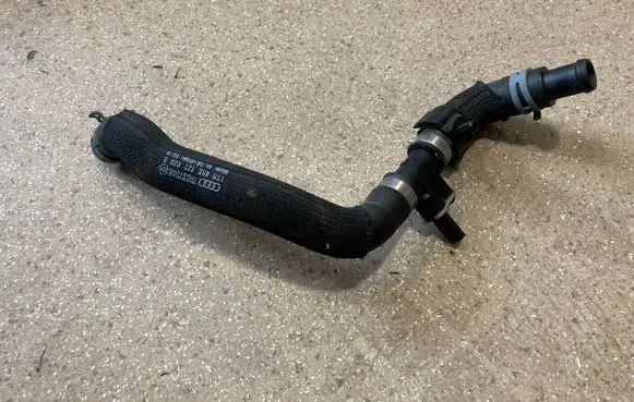 Audi e-tron Engine coolant pipe/hose 4KE121036B