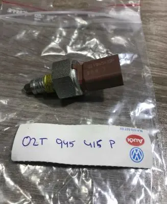 Volkswagen Golf VI Reversing light switch sensor 02t945415p