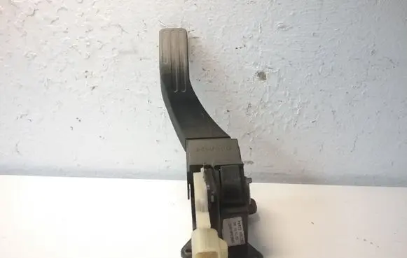 Ford Focus Accelerator throttle pedal 2M519F836BC 2M519F826BB