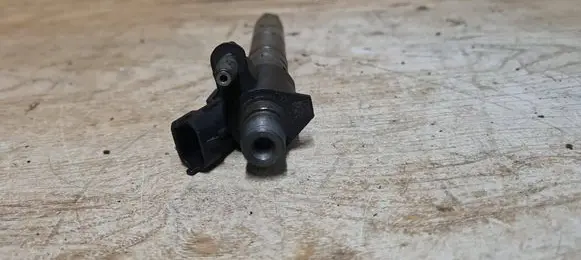 Volvo XC70 Fuel injector 31272690