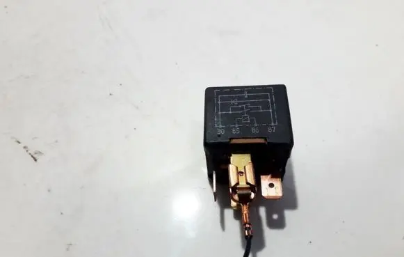 Volkswagen PASSAT B5 Other relay 443919578C 899519