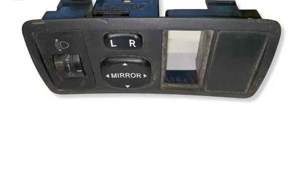 Toyota Corolla E120 E130 Wing mirror switch 183574