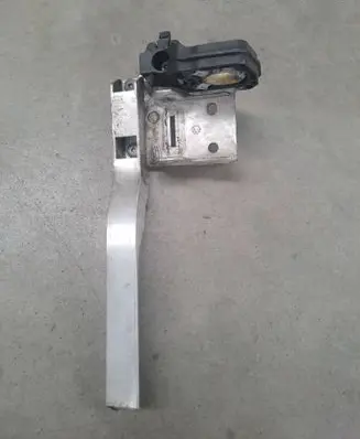 BMW 6 F12 F13 Radiator mount bracket 7186513 7211161 7207151