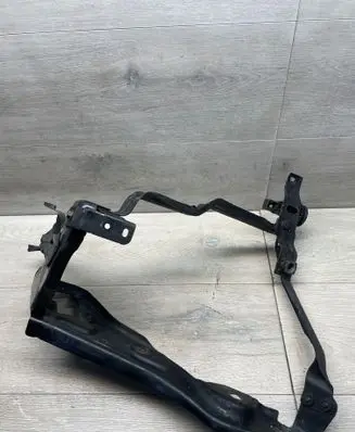 Mercedes-Benz C W204 Headlight/headlamp mounting bracket A2046201913 770979703