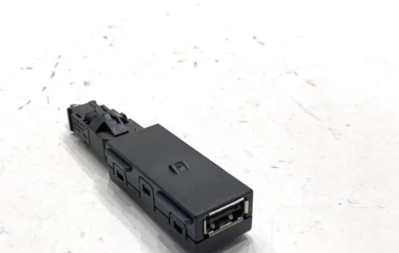 Skoda Fabia Mk3 (NJ) USB socket connector 5Q0035726M