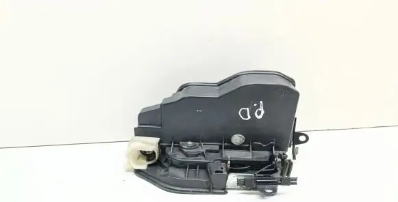 BMW X1 E84 Front door lock 7202144