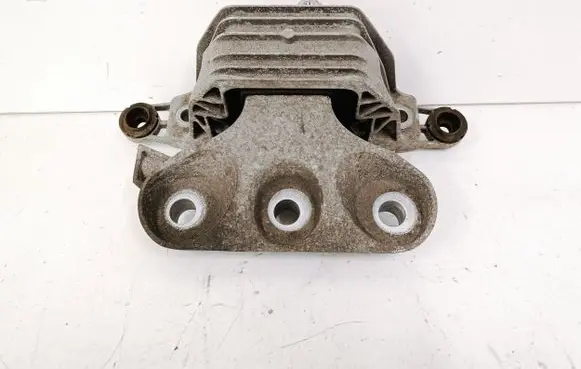 Engine mount bracket