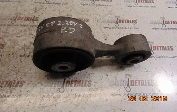 Honda CR-V Engine mount bracket