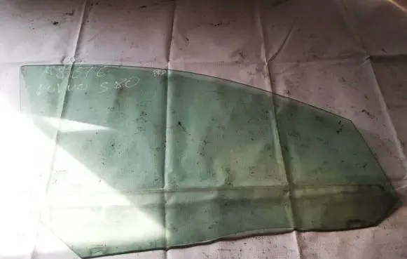 Volvo S80 Front door window glass four-door as2
