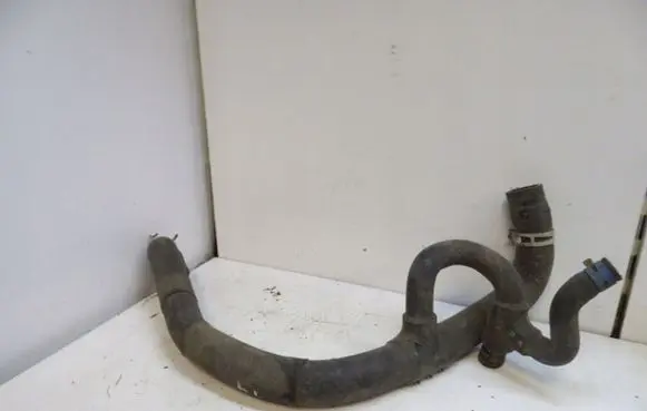 Volkswagen Transporter - Caravelle T4 Engine coolant pipe/hose 044121101J