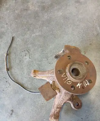 Front wheel hub spindle knuckle