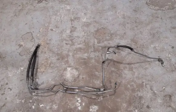 Gearbox oil cooler pipe/hose