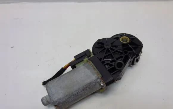 Porsche Cayenne (9PA) Seat adjustment motor 0390201949