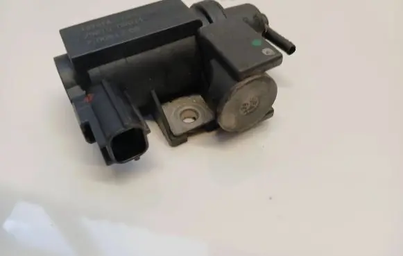 Toyota Corolla Verso AR10 Vacuum valve 258190R011 70051308