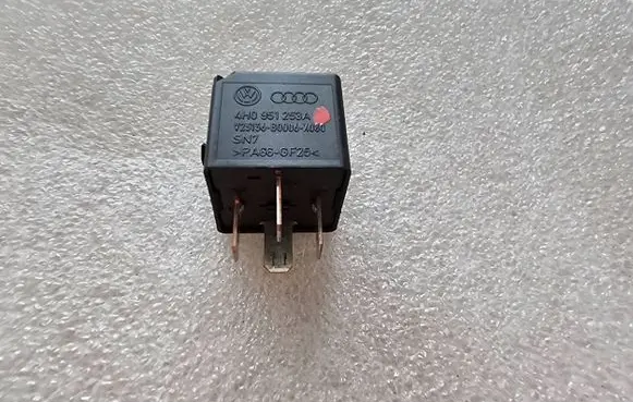 Audi A4 S4 B7 8E 8H Other relay 4H0951253A PA66GF25 25136B0006